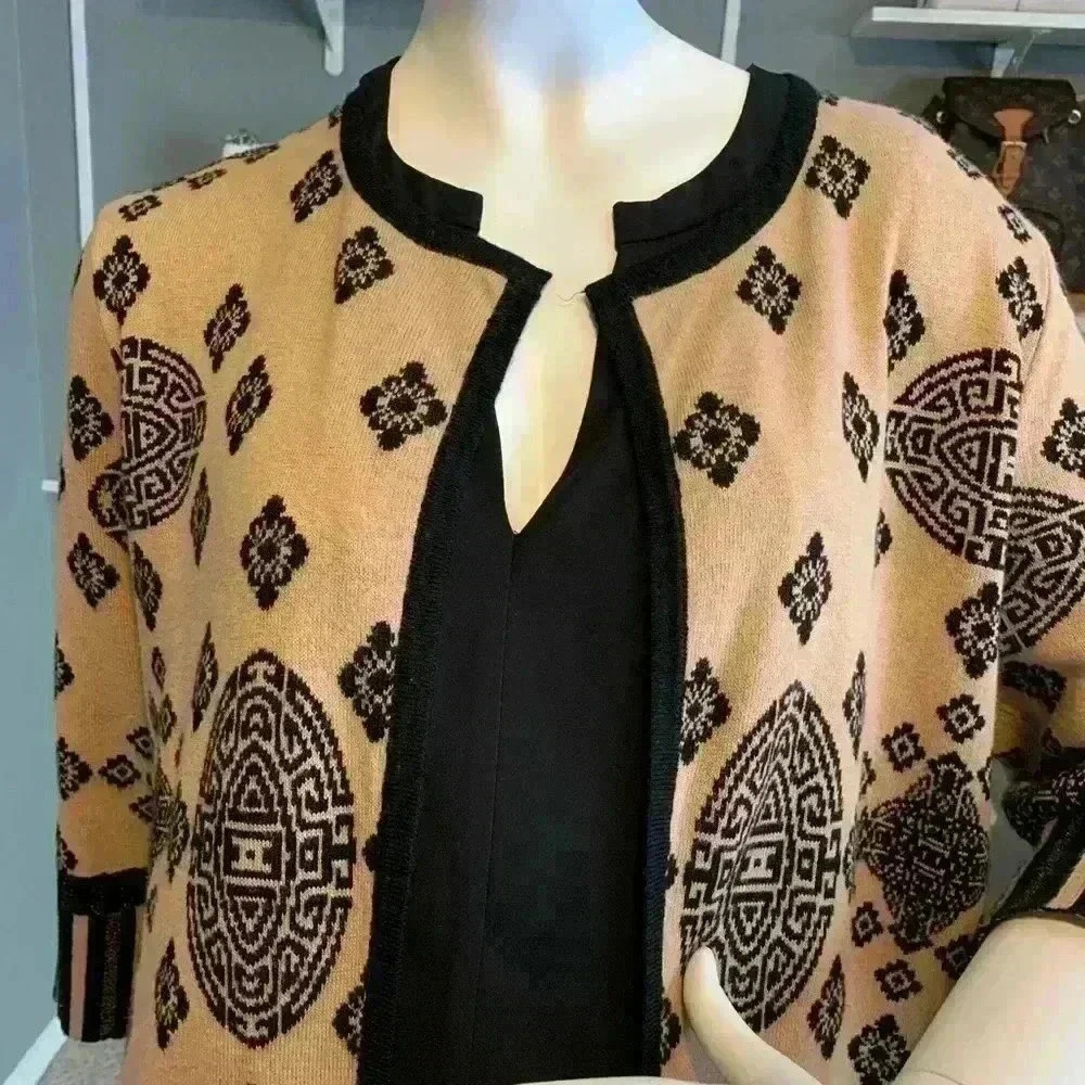 Chicos - Picture 3 of 11